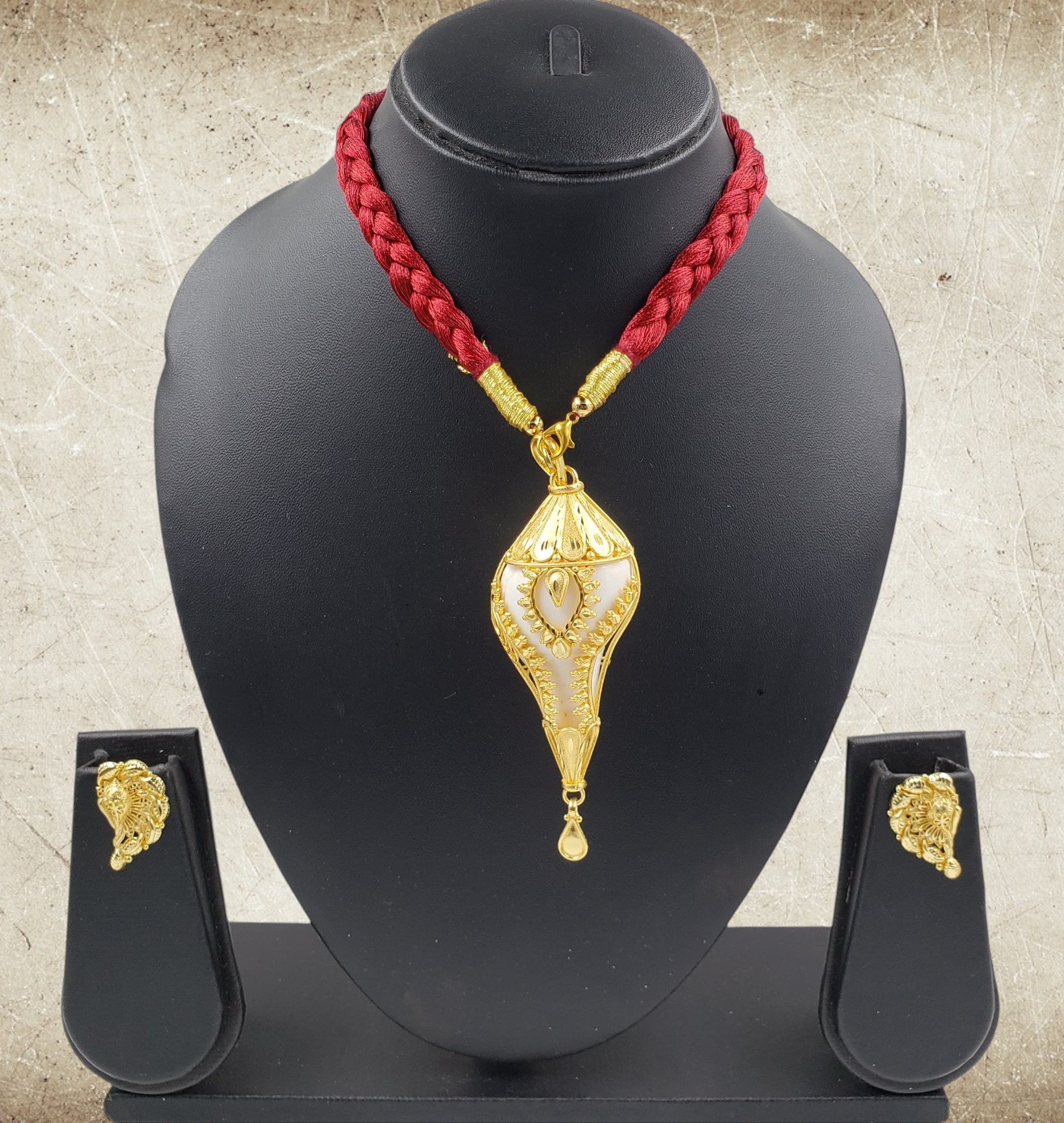 Gold Polish Shell Necklace Set